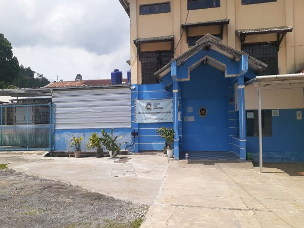 Halaman depan dapur