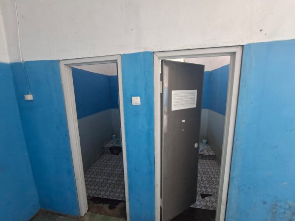 Kamar mandi wanita dan perempuan